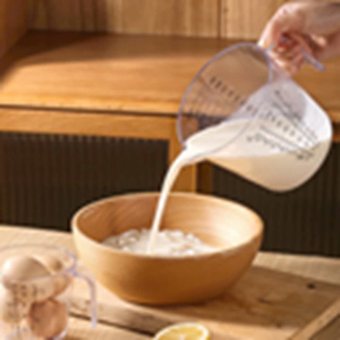 HUPSBY688 32 Oz. Clear Plastic Measuring Cup w/ Handle and Pour Spout
