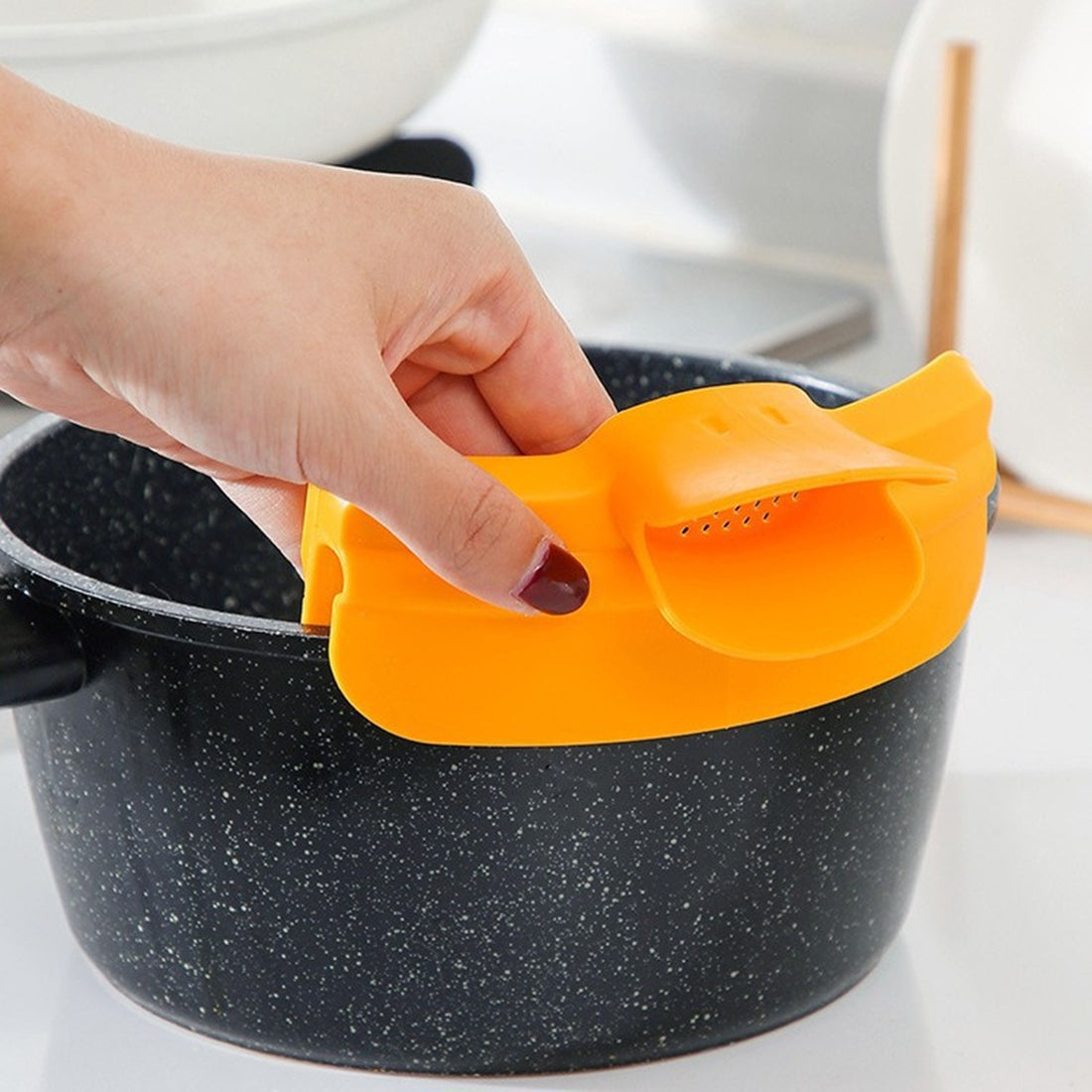 HUPSBY804 Silicone Funnel Pot Pour Drainer