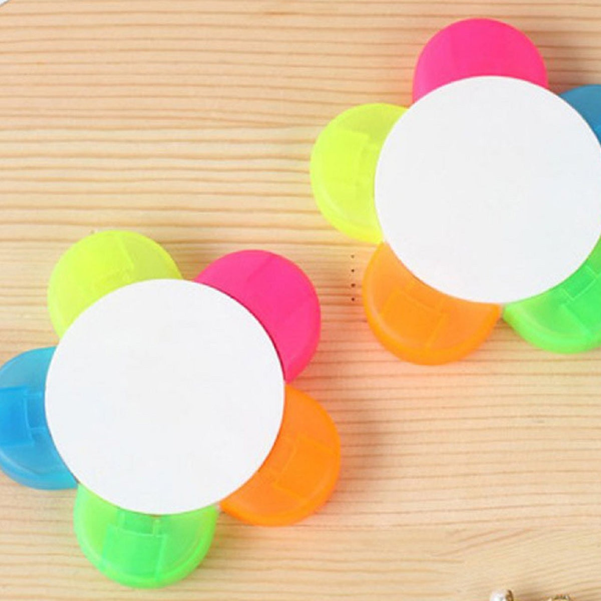 HUPSTL046 Flower Shaped 5-In-1 Highlighter