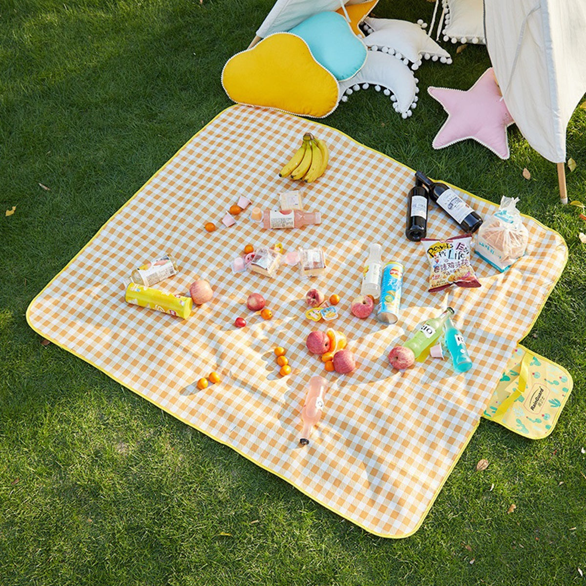 HUPSTL075 Roll-Up Picnic Blanket
