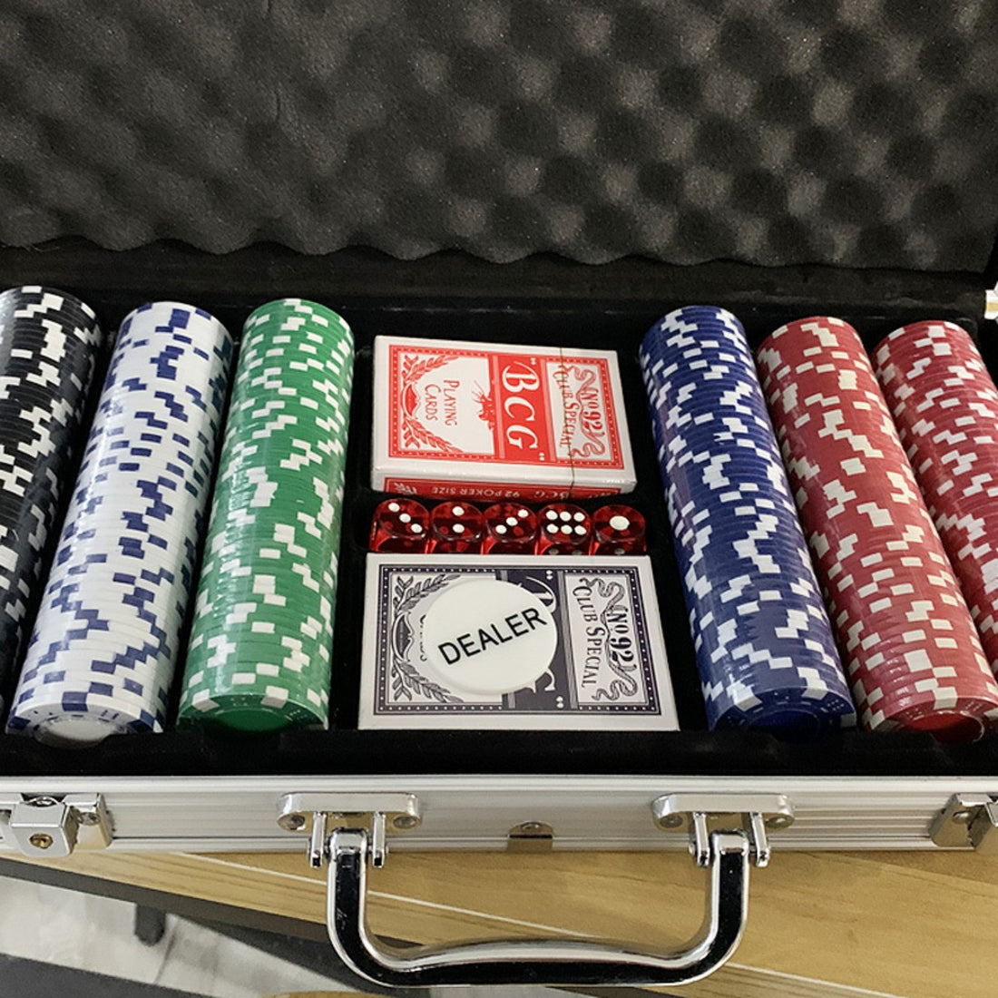 HUPSTL588Abs Poker Chips On Both Sides